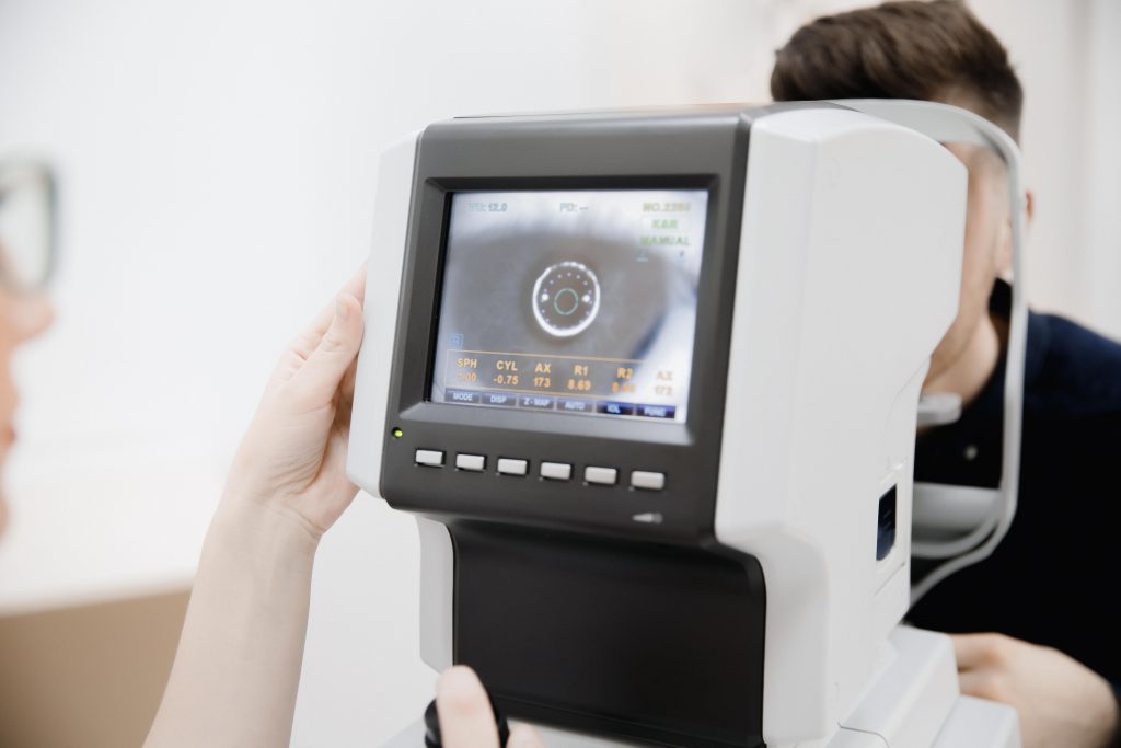 زراعة عدسات ICL في تركيا